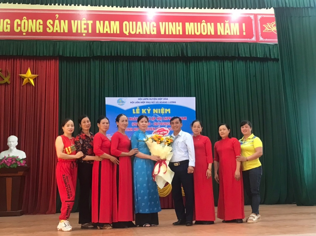 Hội Liên hiệp Phụ nữ xã Hoàng Lương tổ chức Lễ kỷ niệm 93 năm thành lập Hội liên hiệp phụ nữ Việt...|https://hoangluong.hiephoa.bacgiang.gov.vn/zh_CN/chi-tiet-tin-tuc/-/asset_publisher/M0UUAFstbTMq/content/hoi-lien-hiep-phu-nu-xa-hoang-luong-to-chuc-le-ky-niem-93-nam-thanh-lap-hoi-lien-hiep-phu-nu-viet-nam-20-10-va-ngay-phu-nu-viet-nam-20-10